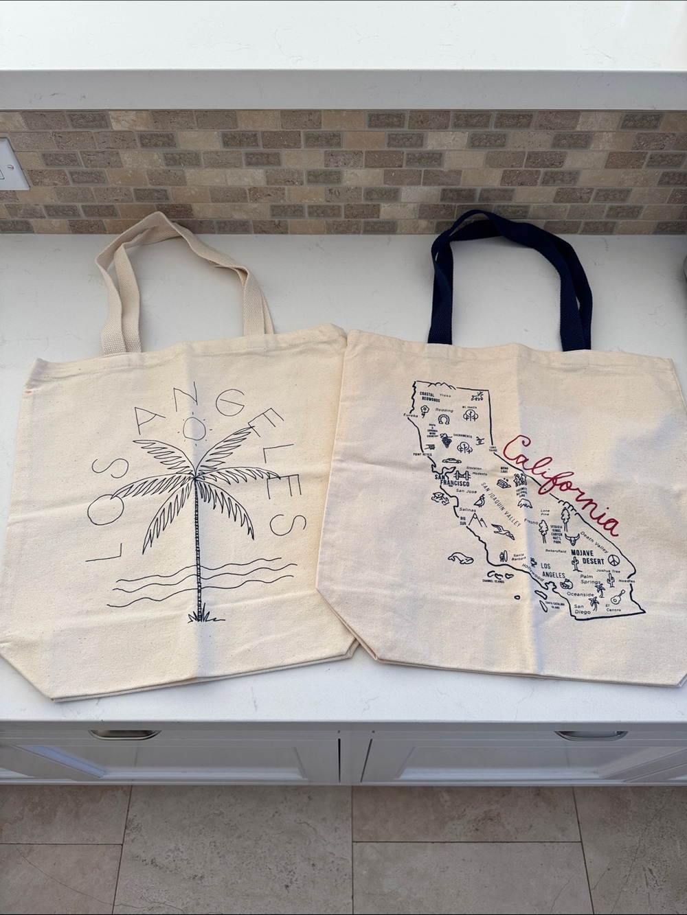 Canvas Old Navy Tote Bags set of 2 - California/Los Angeles Print New